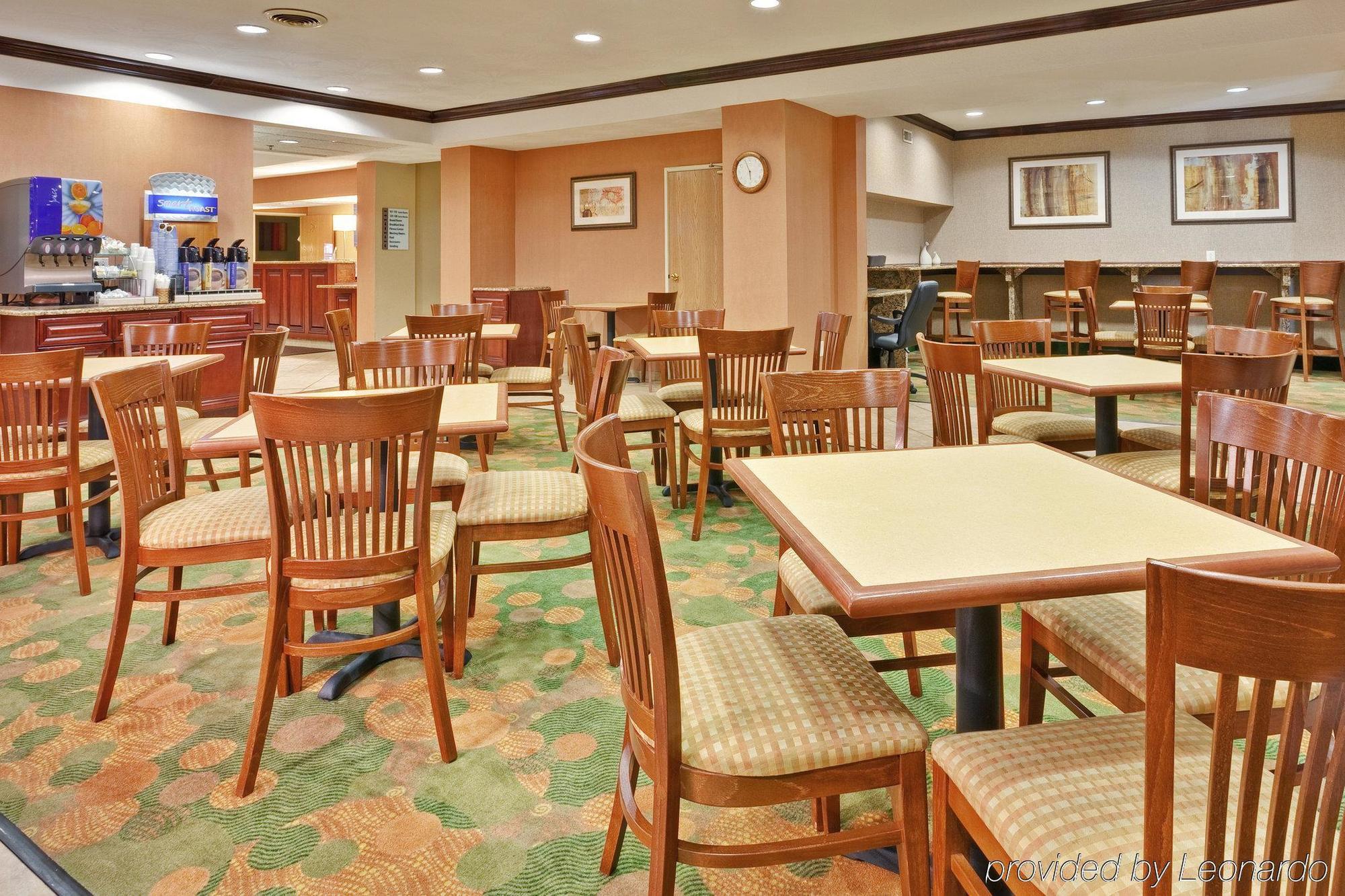 Holiday Inn Express Winfield - Teays Valley Hurricane Restaurant billede