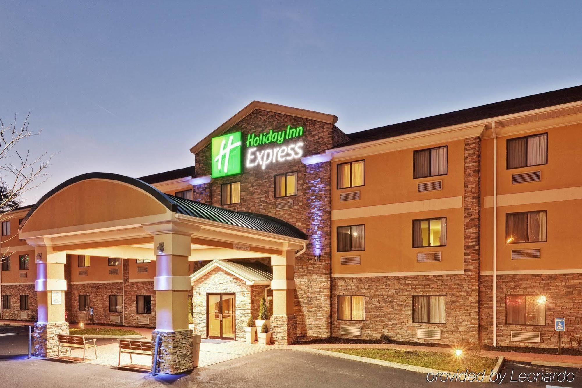 Holiday Inn Express Winfield - Teays Valley Hurricane Eksteriør billede