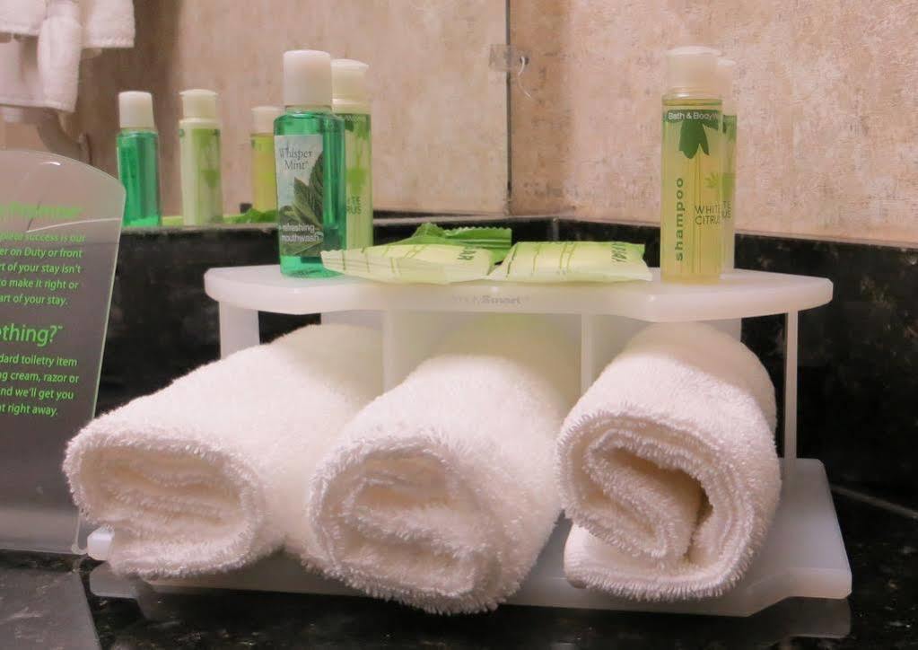 Holiday Inn Express Winfield - Teays Valley Hurricane Eksteriør billede